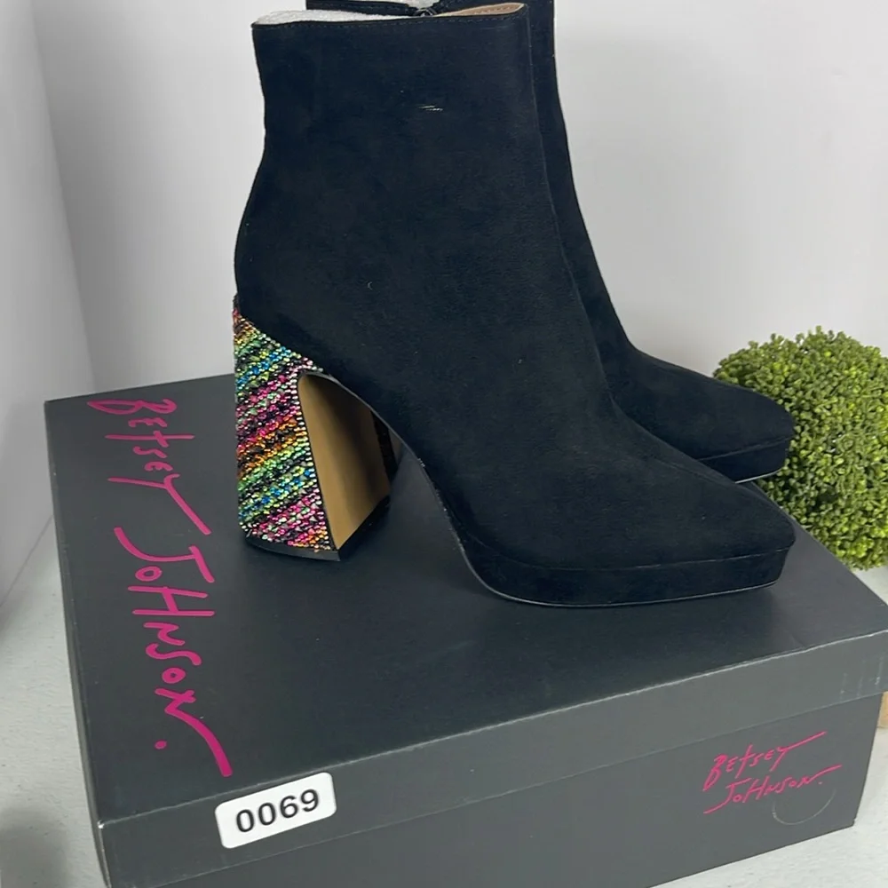 Betsey Johnson Women's Raylan Booties Sz-6 NIB - Picture 11 of 12